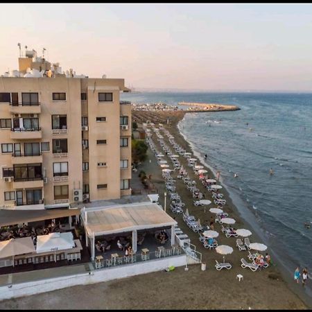 Bettys 1Br Seafront Apt Larnaca Exterior photo