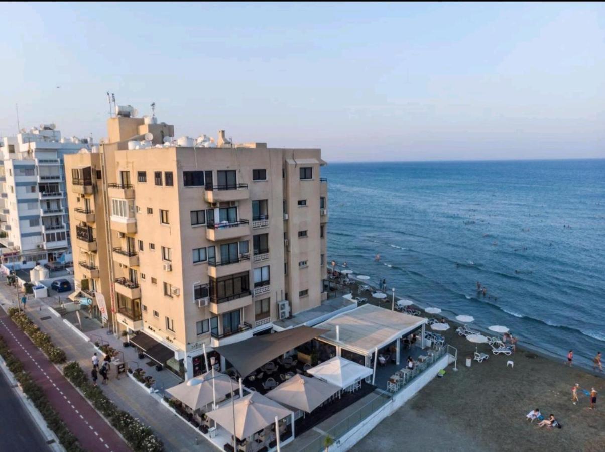 Bettys 1Br Seafront Apt Larnaca Exterior photo