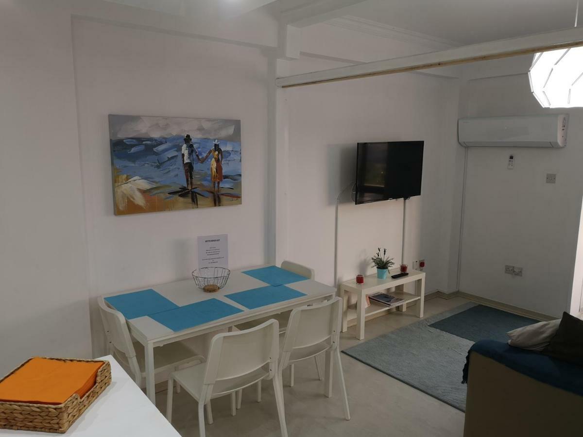 Bettys 1Br Seafront Apt Larnaca Exterior photo